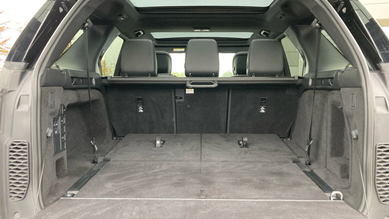 Land Rover Discovery 3.0 D300 Dynamic SE 5dr Auto Diesel Station Wagon